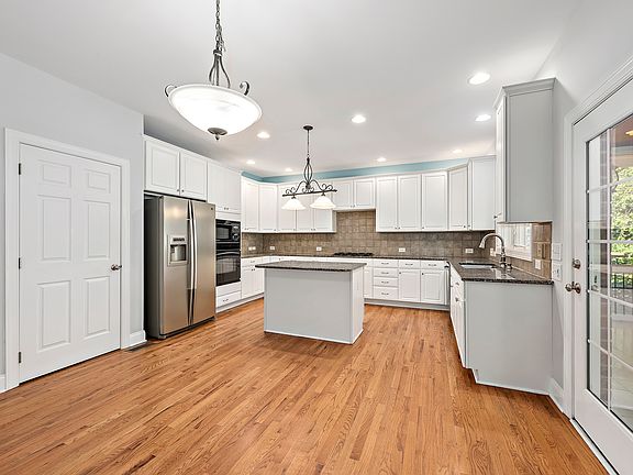 3rd image of 630 Ashgrove Ln