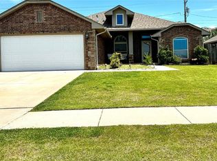 1328 Ridgeway Dr, Moore, OK 73160