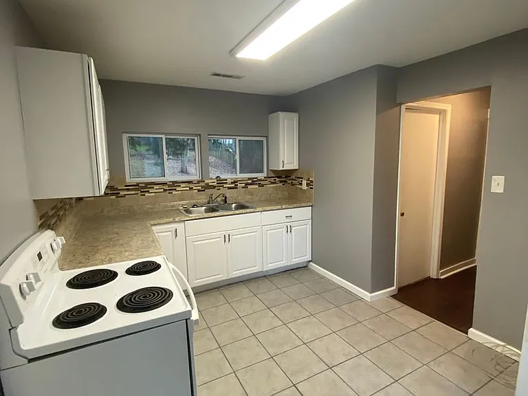 5518 N Broadway St — Photo 12