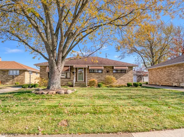 4889 Springwood Dr, Brooklyn, OH 44144