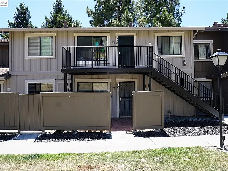 272 Galano Plz — Photo 29