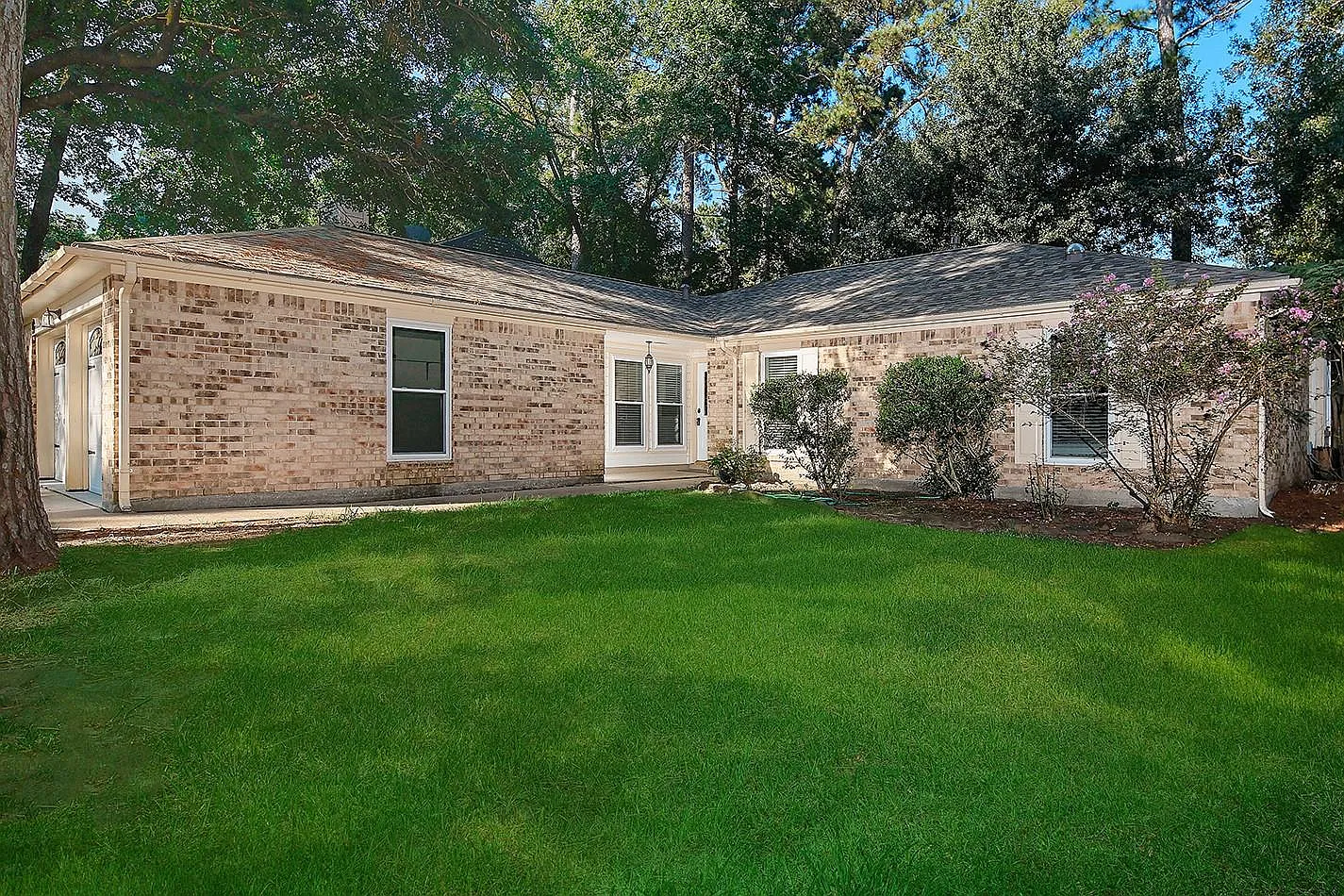 3 bed, 2.0 bath, 1706 sqft, $2,800 — Photo 2