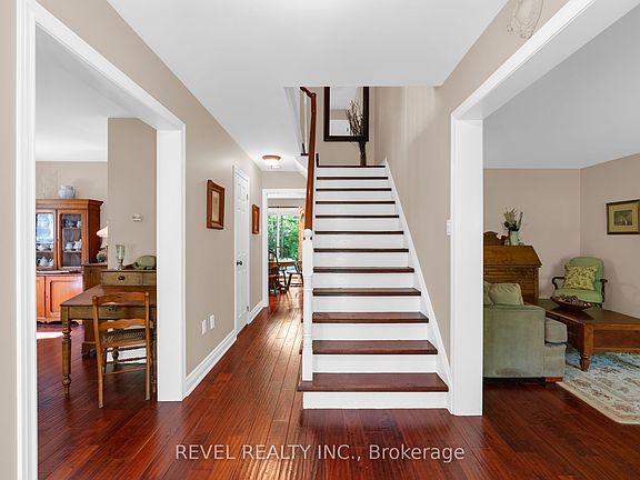 4th image of 33 Falling Brook Dr