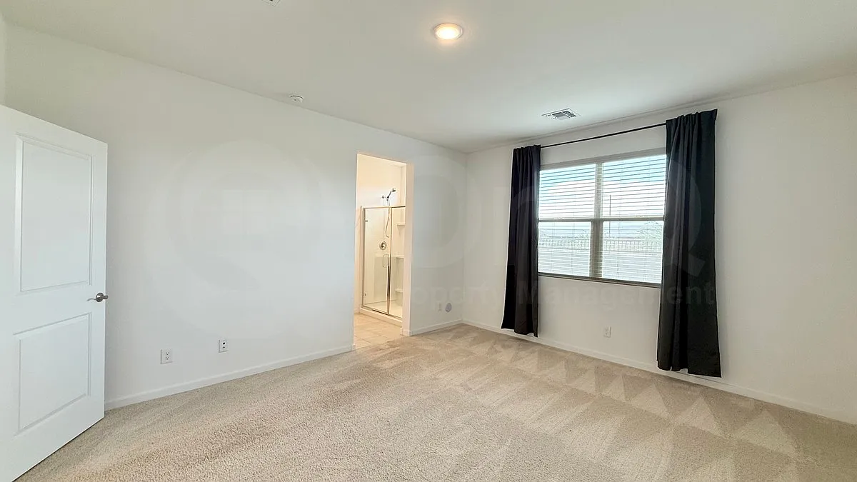 4 bed, 3.0 bath, 2048 sqft, $2,599 — Photo 3