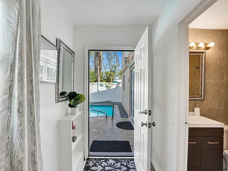 712 SW 7th Ter #ID1037652P — Photo 41