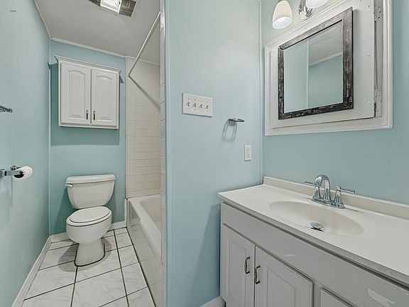 5th image of 1656 Pleasure St
