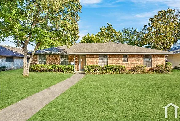 4 bed, 2154 sqft, $3,200 — Photo 2
