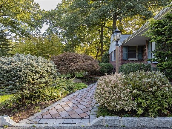 3rd image of 24 Hillside Dr