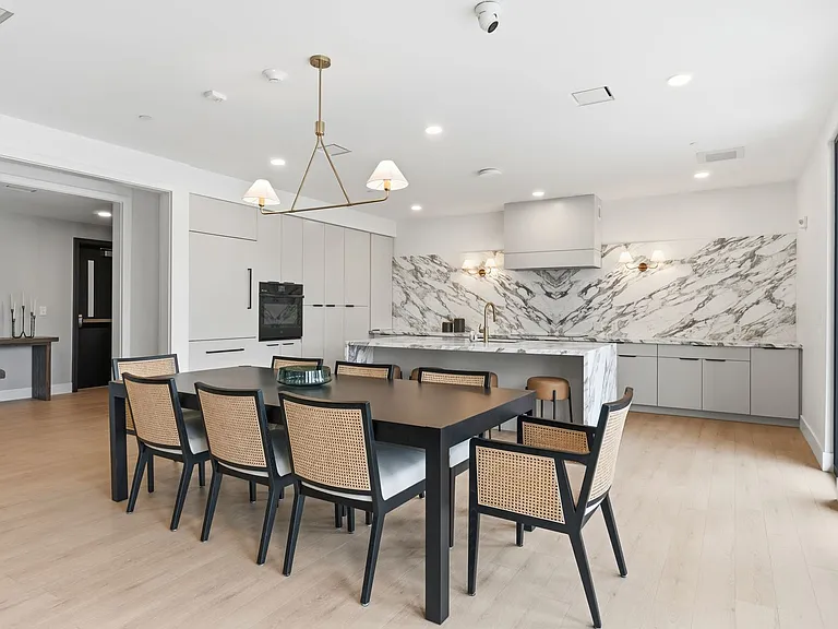 2454 Lafayette Rd #201 — Photo 37