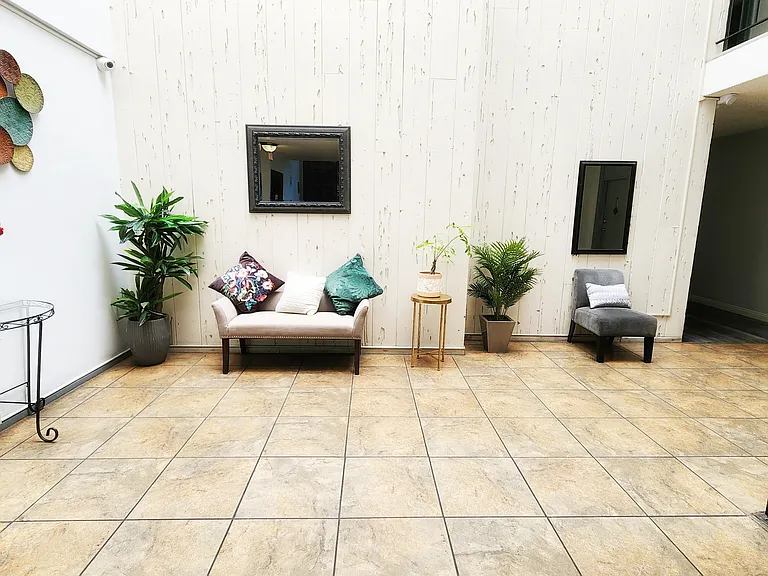 SAN REMO APARTMENTS — Photo 3
