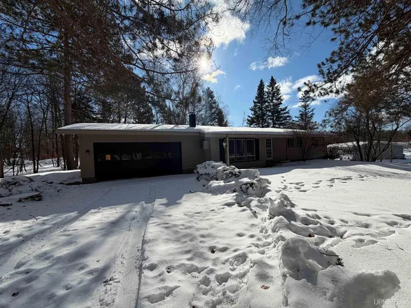 6129 Woodland P.1 Ave, Gladstone, MI 49837