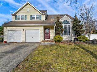 1923 White Knoll Dr, Toms River, NJ 08755