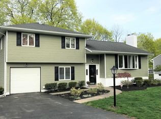 2 Walnut Hill Rd, Poughkeepsie, NY 12603