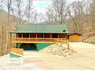 201 Cooper Dr, Foster, WV 25081