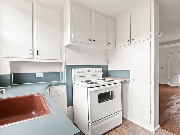 2nd image of 4320-4336 NE 57th Skidmore #4320