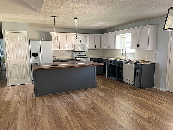 3rd image of 2218 Valle Escondido Dr