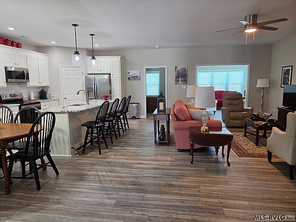 4th image of 107 Savannah Cir