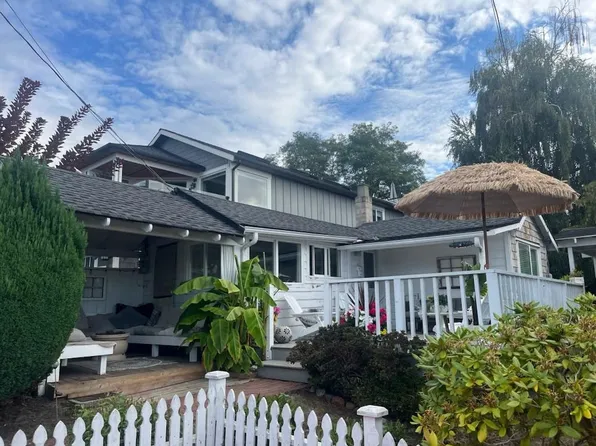 932 Habgood St, White Rock, BC V4B 4W6