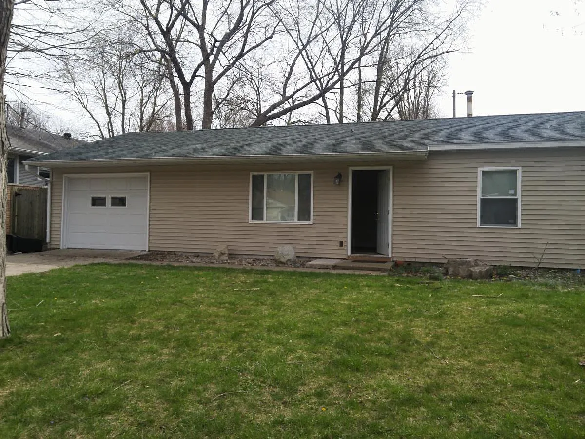 1004 Scottsdale Dr photo 1