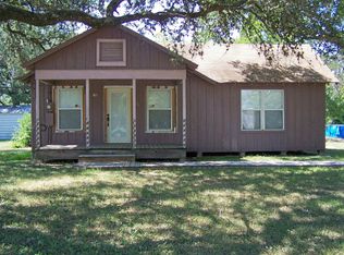 106 North St, Cuero, TX 77954