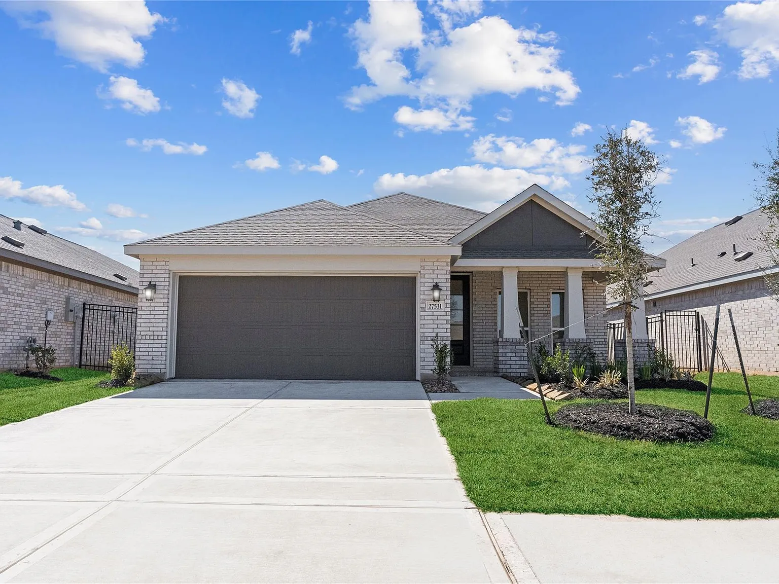 3 bed, 2.0 bath, 1600 sqft, $2,400 — Photo 2