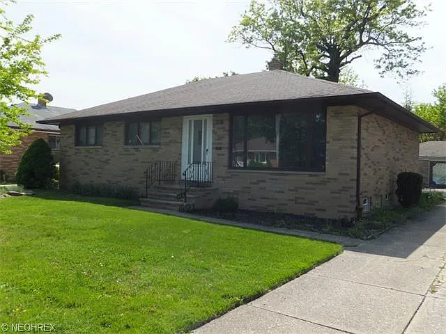 4816 Southwood Dr photo 1