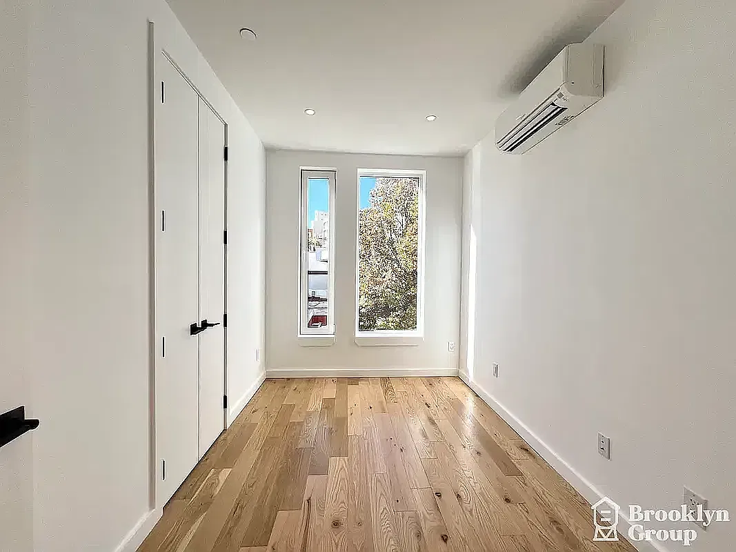 257 Driggs Avenue — Photo 3