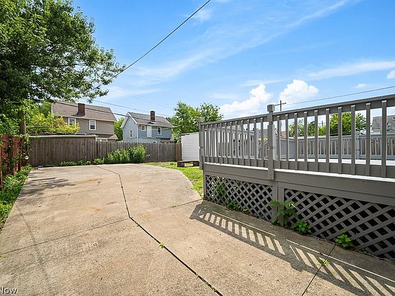 3rd image of 3595 W 122nd St