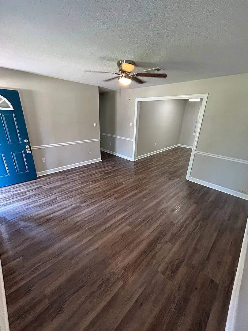 Building Photo - 1747 Kings Way