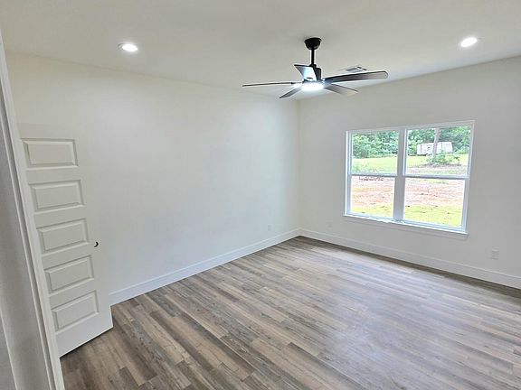 4th image of 1027 Neal Rd