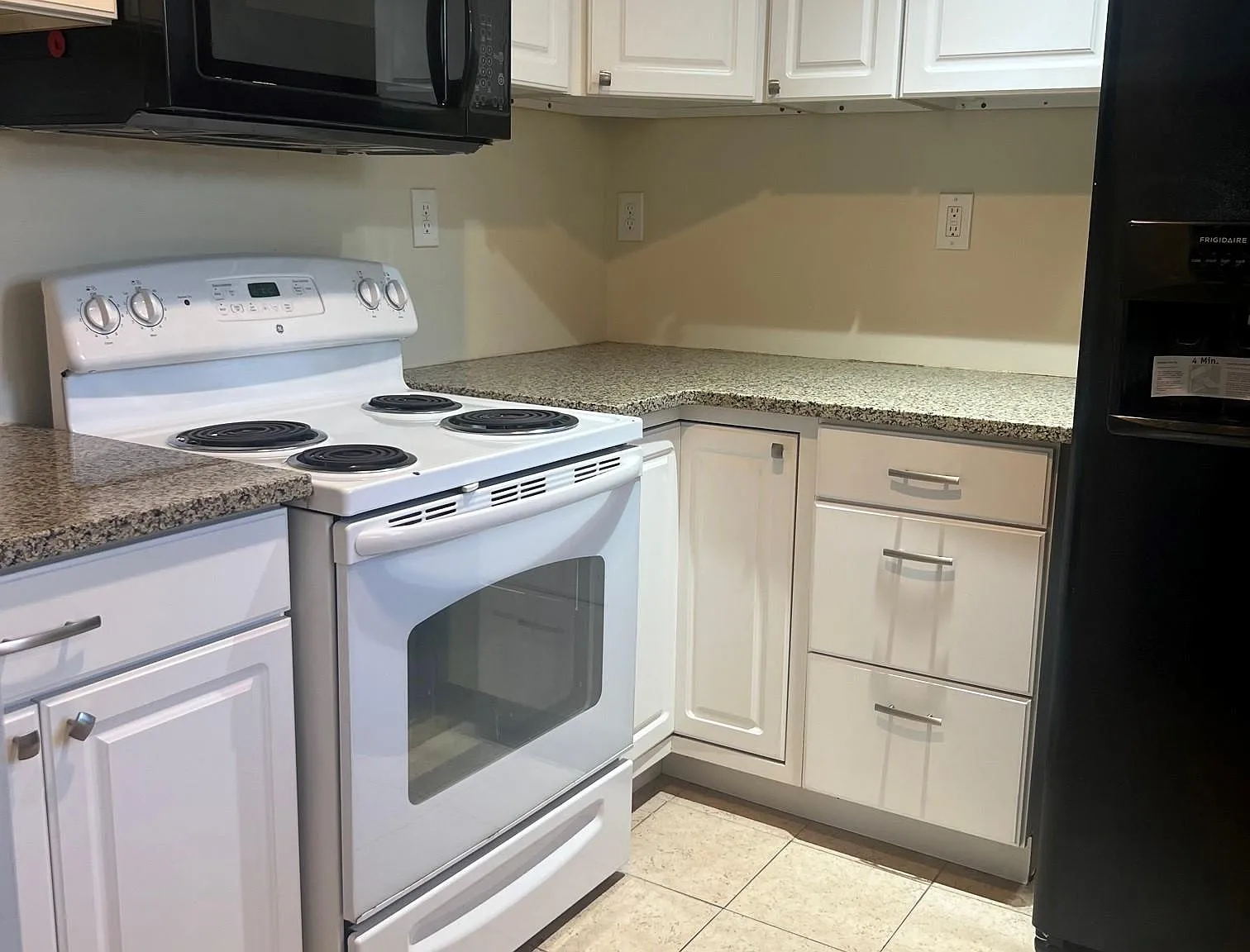 4 bed, 925 sqft, $1,850 — Photo 4