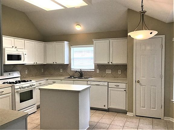 2nd image of 1822 Pinewood Court Dr