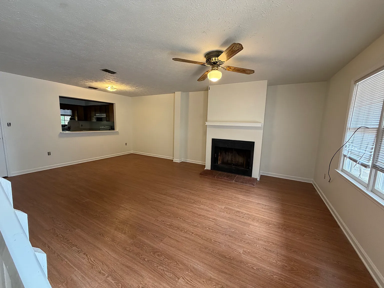 2 bed, 1100 sqft, $1,350 — Photo 2