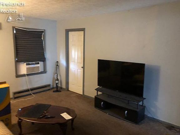 4th image of 390 E Perry St #390-1/2