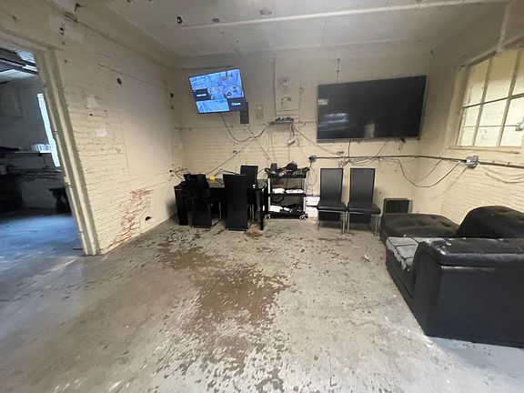 5th image of 3955 W Shakespeare Ave #1