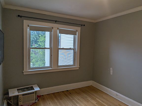 5th image of 11 Waverly St
