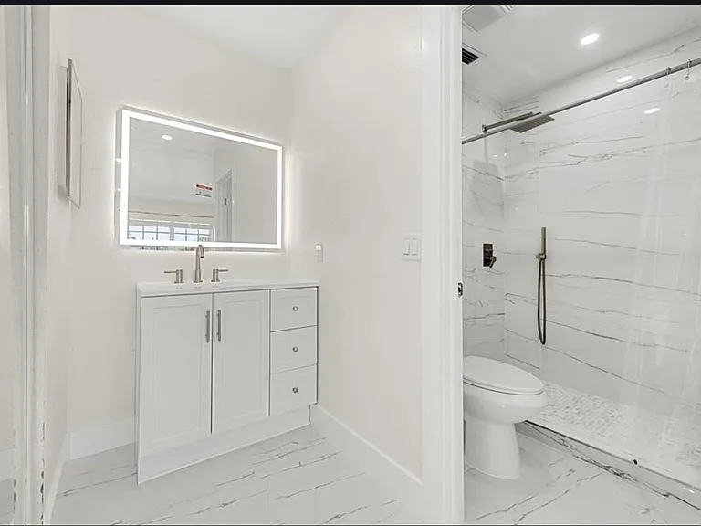 2216 SE Newcastle Ter — Photo 14