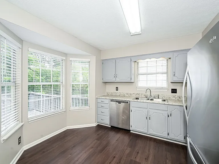 5340 Village Way — Photo 6