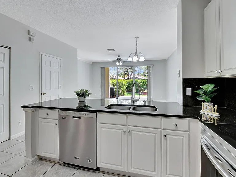 9917 Porta Leona Ln — Photo 6