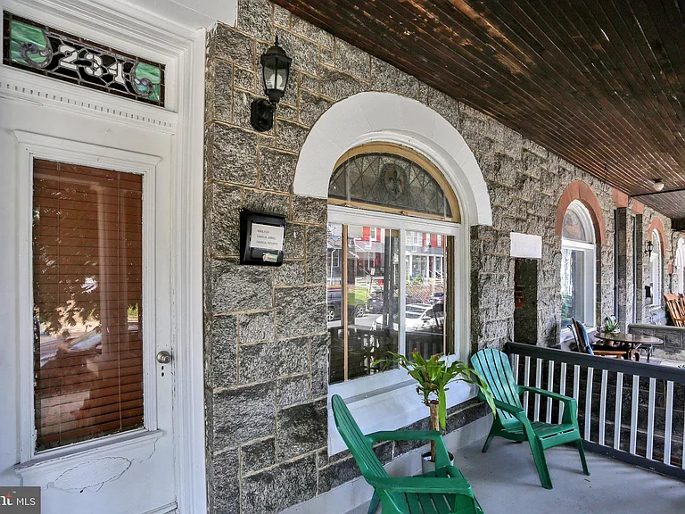 234 W Douglass St — Photo 4