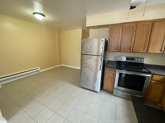 3rd image of 530 Throggs Neck Expy