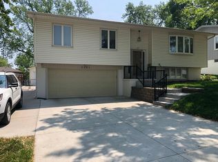 3393 S 127th St, Omaha, NE 68144