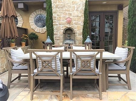 Enjoy entertaining on front patio.