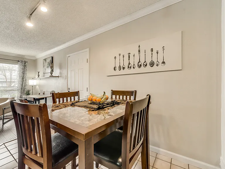 Evergreen St — Photo 4