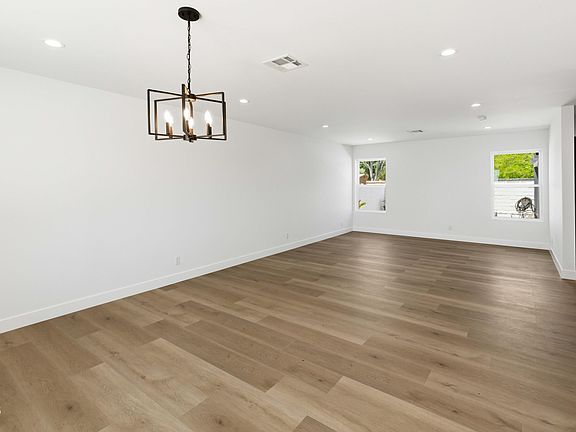 4th image of 39176 11th St W