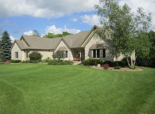 S95W32875 Hickorywood Trl, Mukwonago, WI 53149