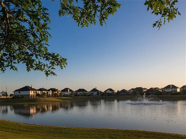 440 Round Lake Dr — Photo 28