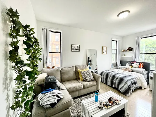 Rented by Pear NYC LLC | media 27