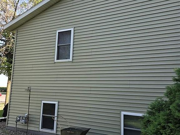 2nd image of 808 4th Ave SE