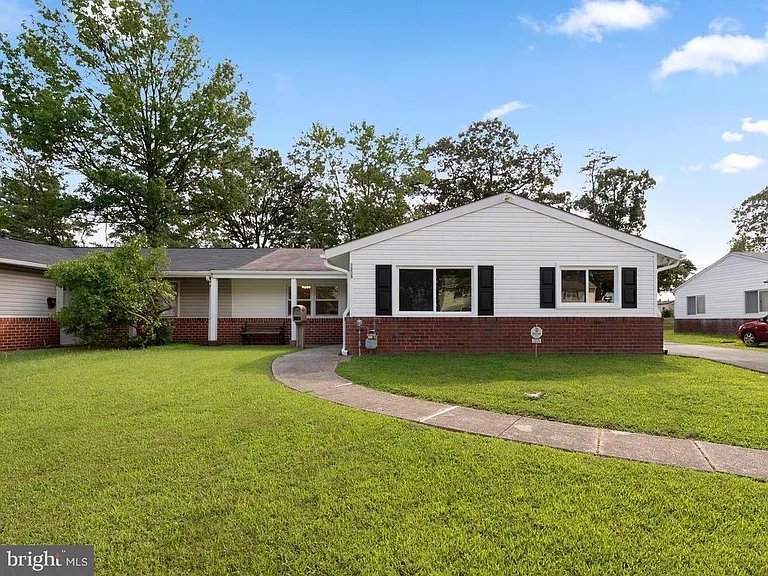 7225 Fairbrook Rd — Photo 1